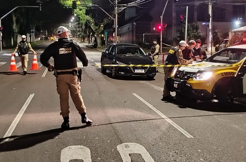 Motociclista de 23 anos morre após colisão com carro