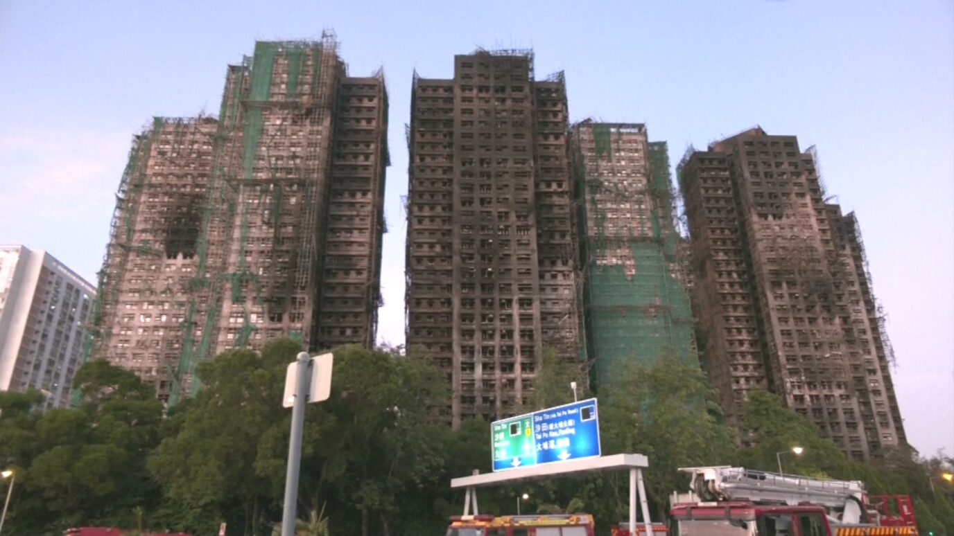 Número de mortos em incêndio em Hong Kong chega a 128