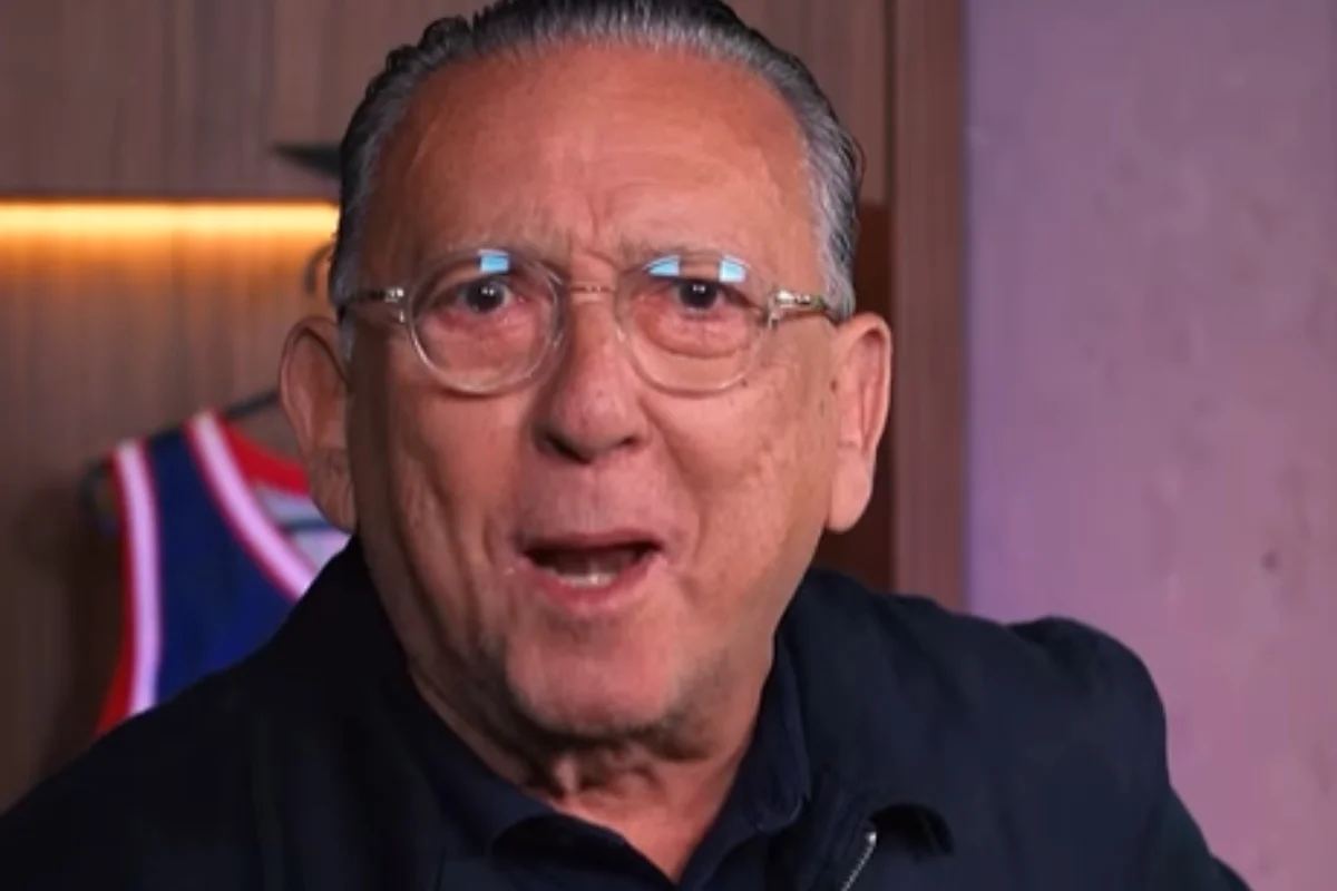 Galvão Bueno é internado em SP