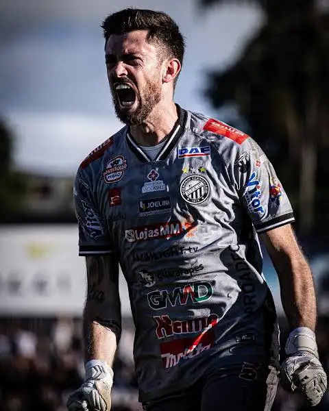 OFEC anuncia renovação do contrato com o goleiro Elias Martello Curzel