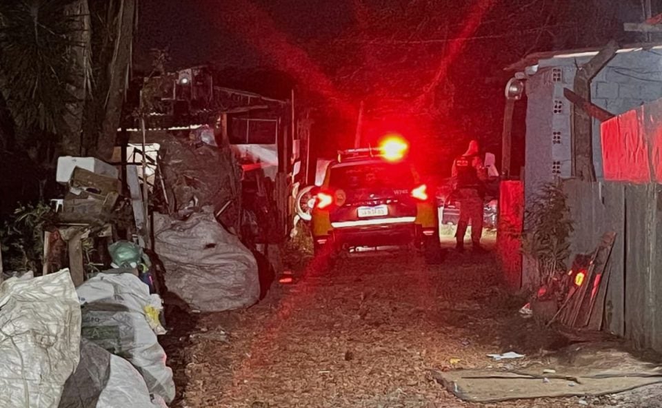 Jovem de 27 anos é morto a tiros enquanto esquentava comida em fogueira na BR-277