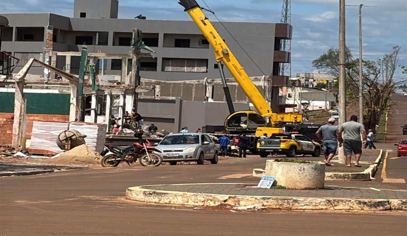 Seis trabalhadores ficam feridos após desabamento de mercado