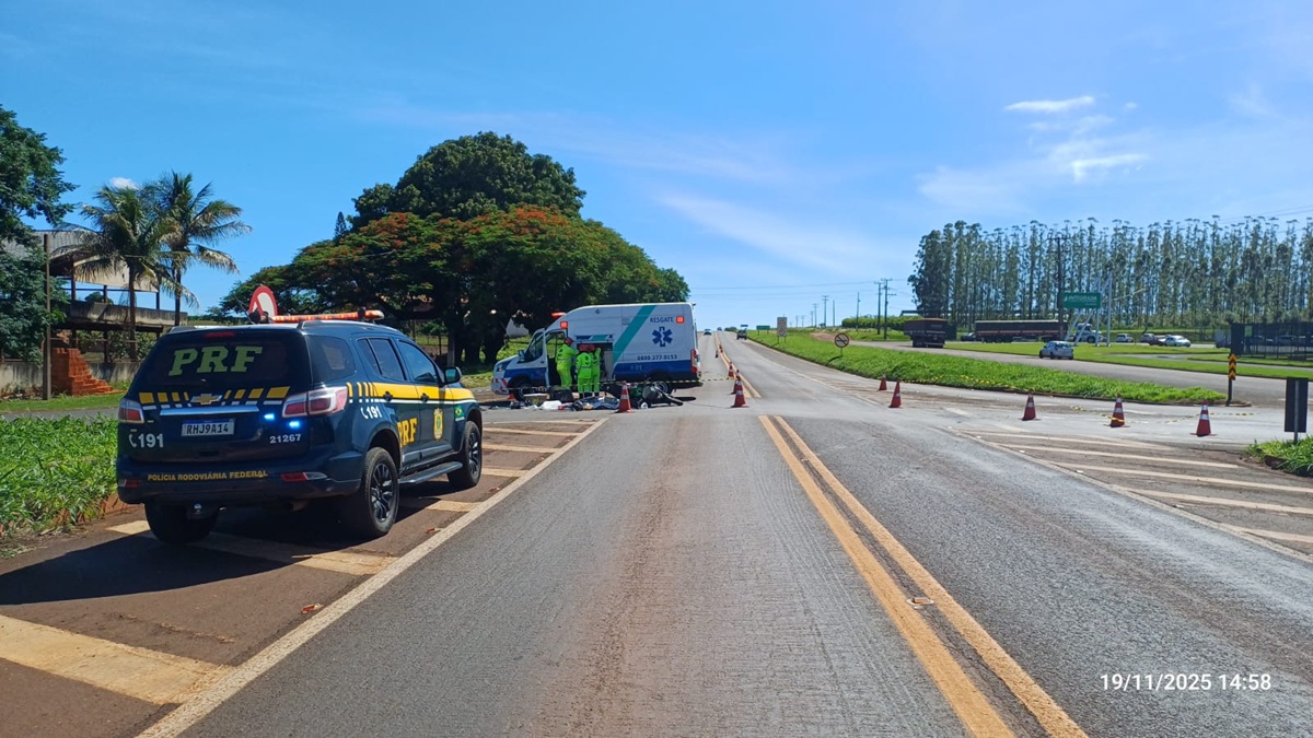 Motociclista morre em colisão com caminhão 