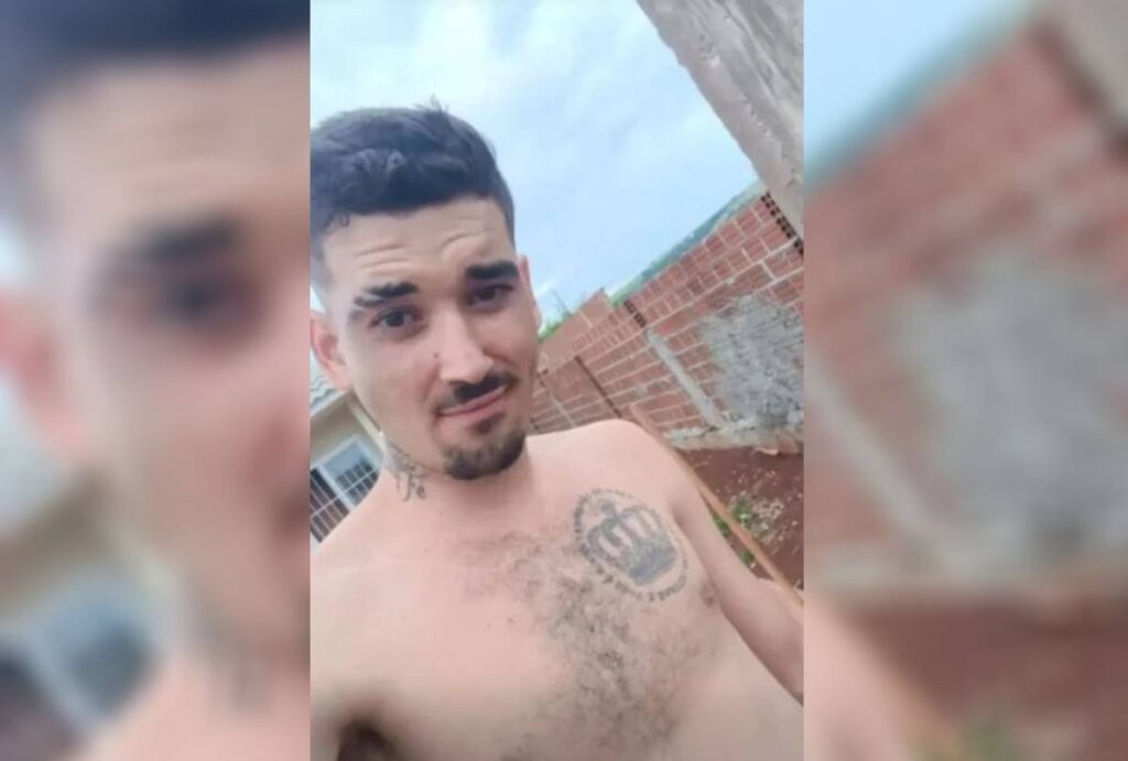 Jovem é morto a facadas após discussão em via pública 
