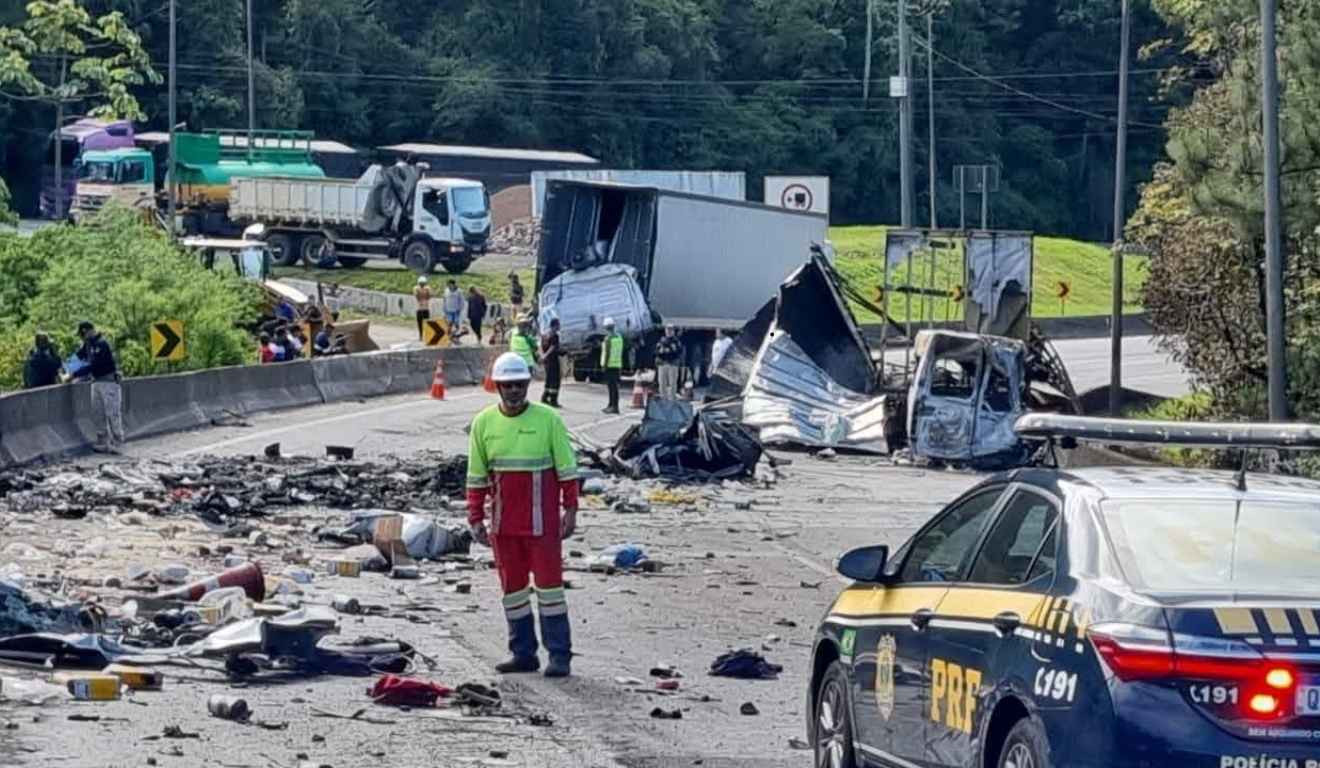  Grave acidente causa fila de 27 km na BR-376
