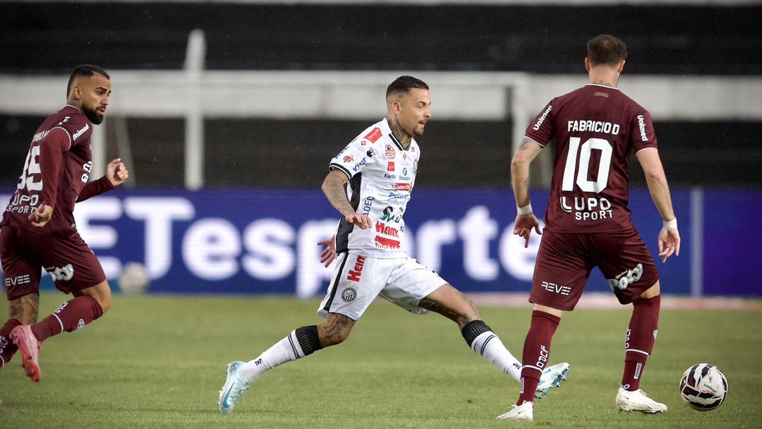 OFEC vira jogo, ganha de 2 a 1 e derruba Ferroviária para Série C