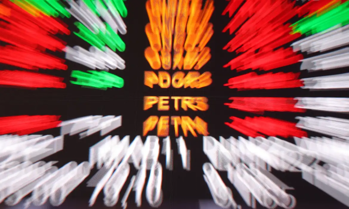 Bolsa cai 4,31% em dia tenso e reverte início positivo de mês após anúncio de Flávio Bolsonaro na eleição presidencial