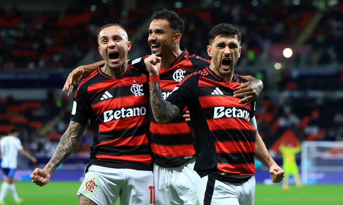 Flamengo enfrenta PSG em busca do título da Copa Intercontinental; confira onde assistir