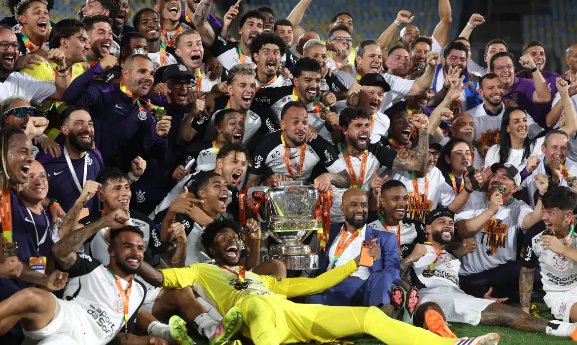 Corinthians vence Vasco e conquista tetracampeonato da Copa do Brasil