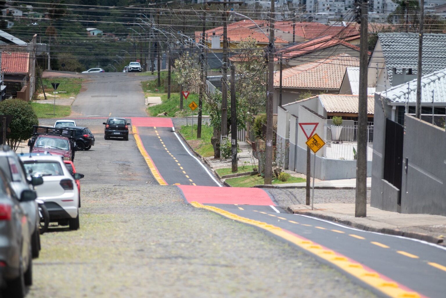 Ruas com novo trecho de ciclofaixas recebem sentido único em Uvaranas