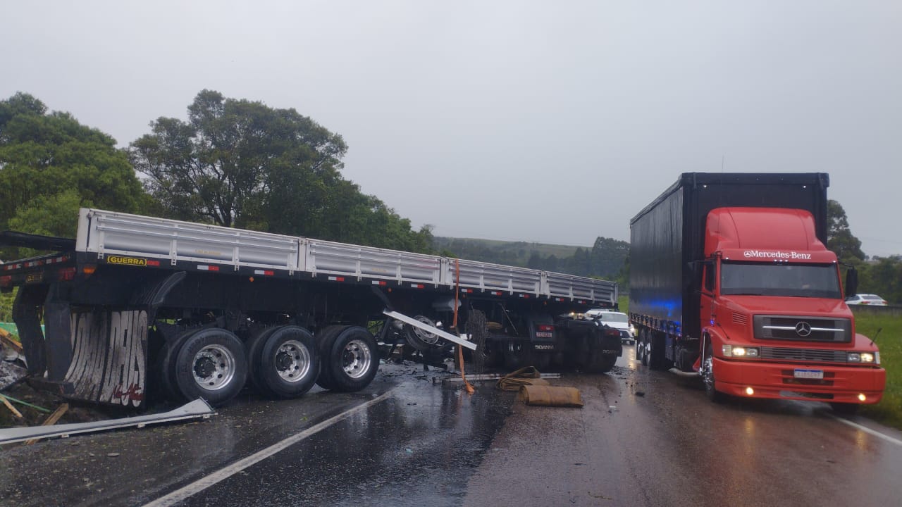 URGENTE: Colisão deixa motorista gravemente ferido na BR-277