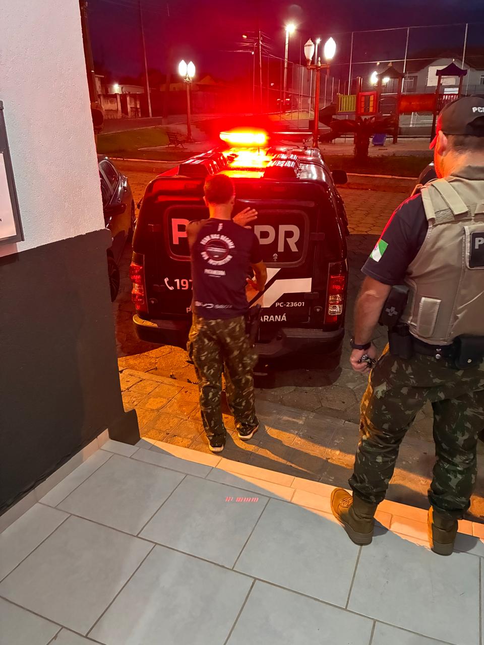 PCPR prende homem por violência doméstica e tráfico de drogas nos Campos Gerais 