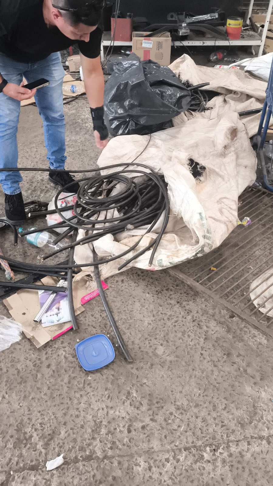 PCPR apreende mais de 200kg de cabos de energia e telefonia que foram furtados de empresa de reciclagem em PG