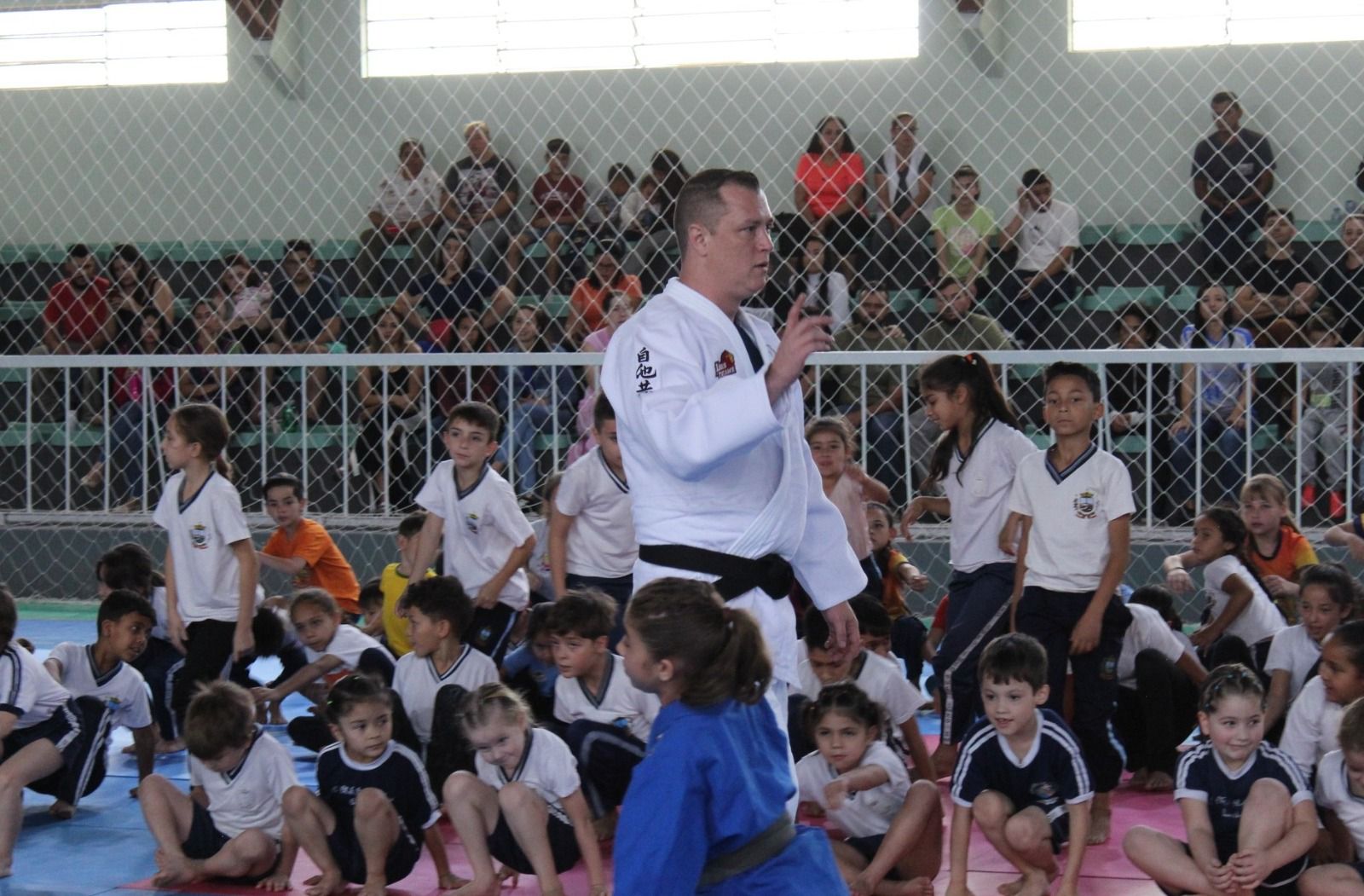 Leões do Tatame de Castro recebe homenagem por proteção à juventude