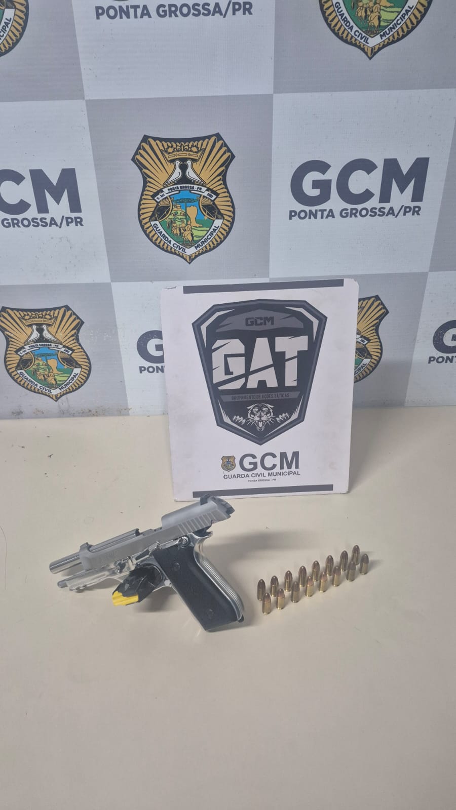 Homem ameaça sócio com arma e é preso pela GCM no bairro Nova Rússia, em PG