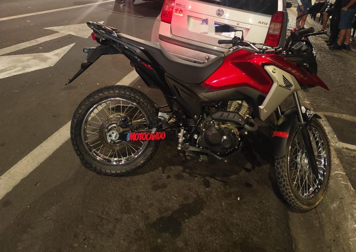 Motociclista embriagado e sem placa é detido após perseguição no Centro
