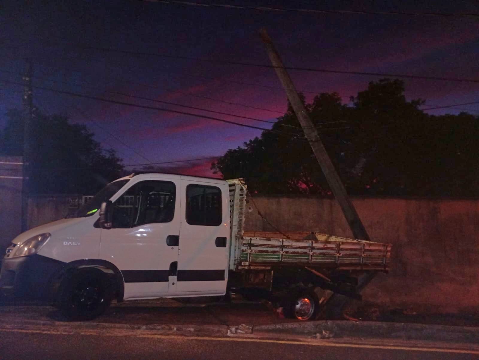 Motorista colide em poste e é detida por embriaguez ao volante em PG