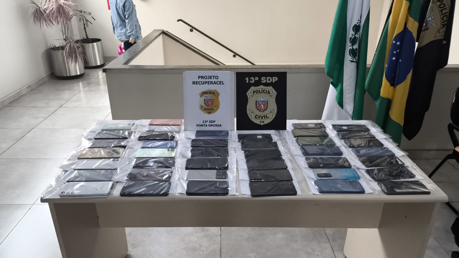 PCPR entrega mais de 50 celulares recuperados de furtos ao seus proprietários em PG