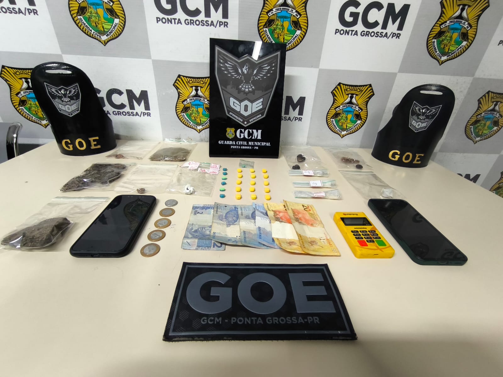 Casal é preso em flagrante pela GCM por tráfico de drogas