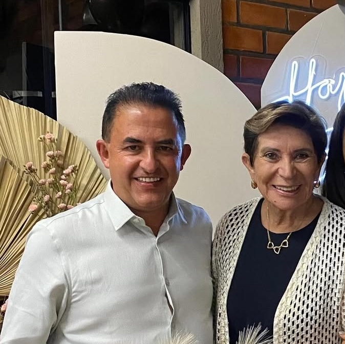 ESCÂNDALO: Documentos revelam que prefeita Elizabeth Schimidt usou servidor municipal em Campanha de 2024, com salario de mais de 9 mil mensais 