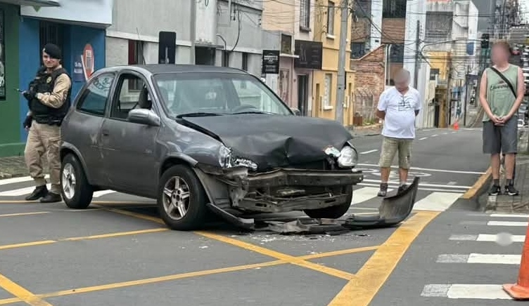 Acidente deixa trânsito parcialmente bloqueado no Centro de PG