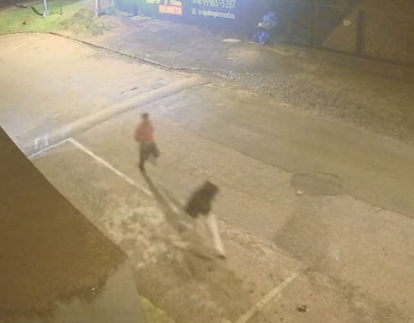 Vídeo mostra fuga de suspeitos após queimarem carro de sírio em PG