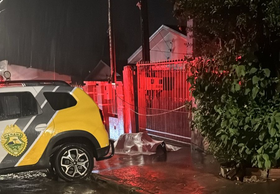 VÍDEO: Dois homens morrem após troca de tiros entre eles nos Campos Gerais