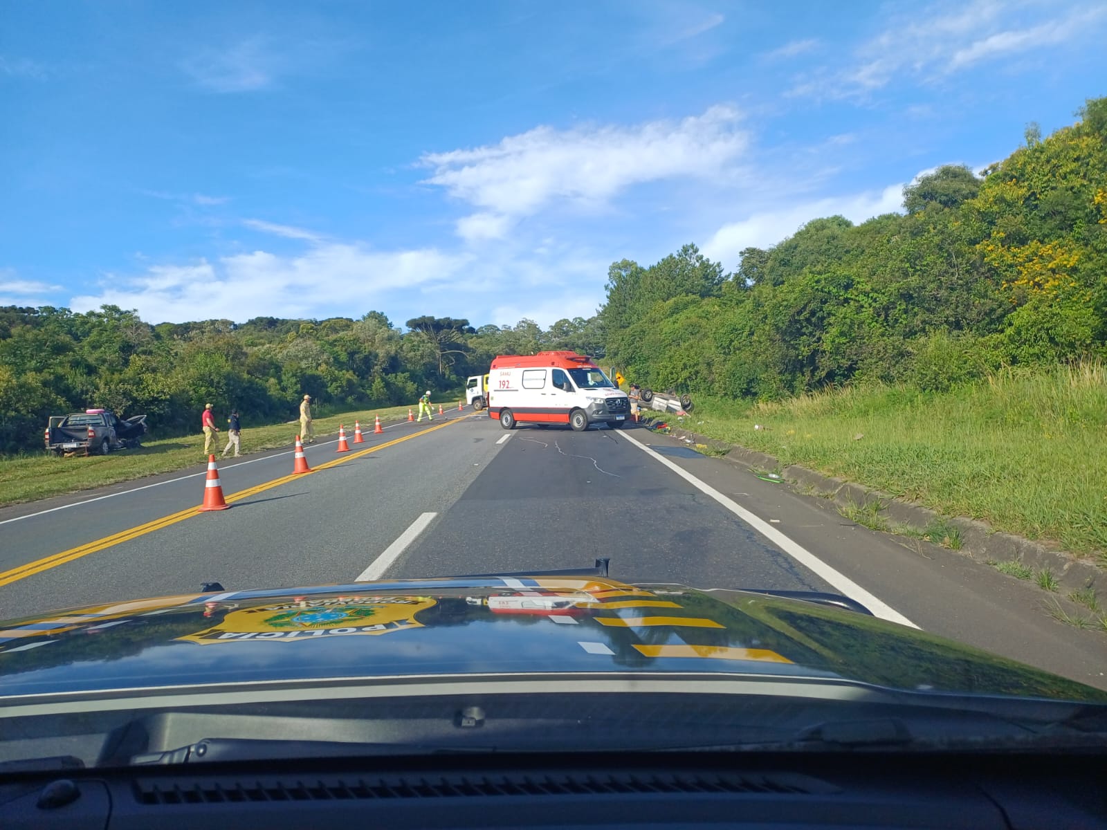 Colisão frontal deixa quatro pessoas gravemente feridas em rodovia dos Campos Gerais