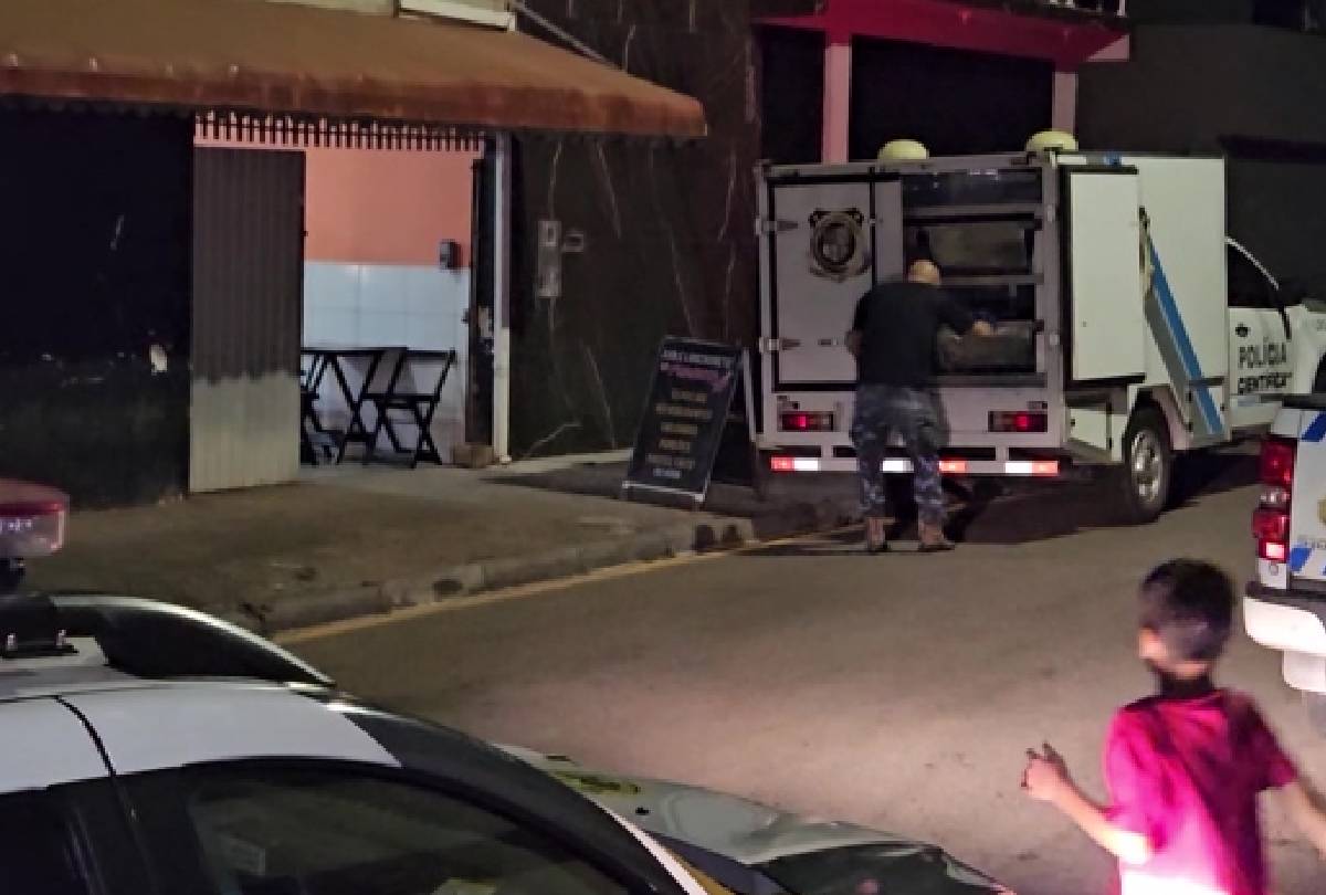 Dono de bar é morto a tiros na frente da própria esposa