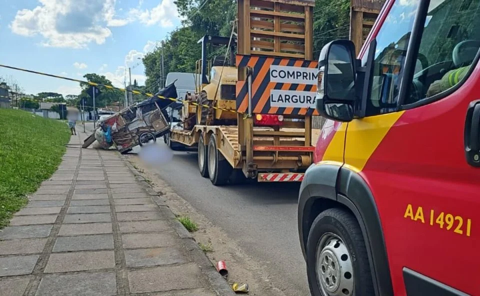 Idoso morre atropelado por caminhão