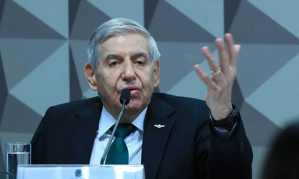 PF solicita prazo maior para perícia médica do general Augusto Heleno, condenado a 21 anos de prisão