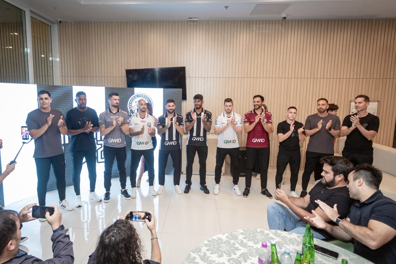 Operário lança novo uniforme e apresenta a “pele do Fantasma” para a temporada