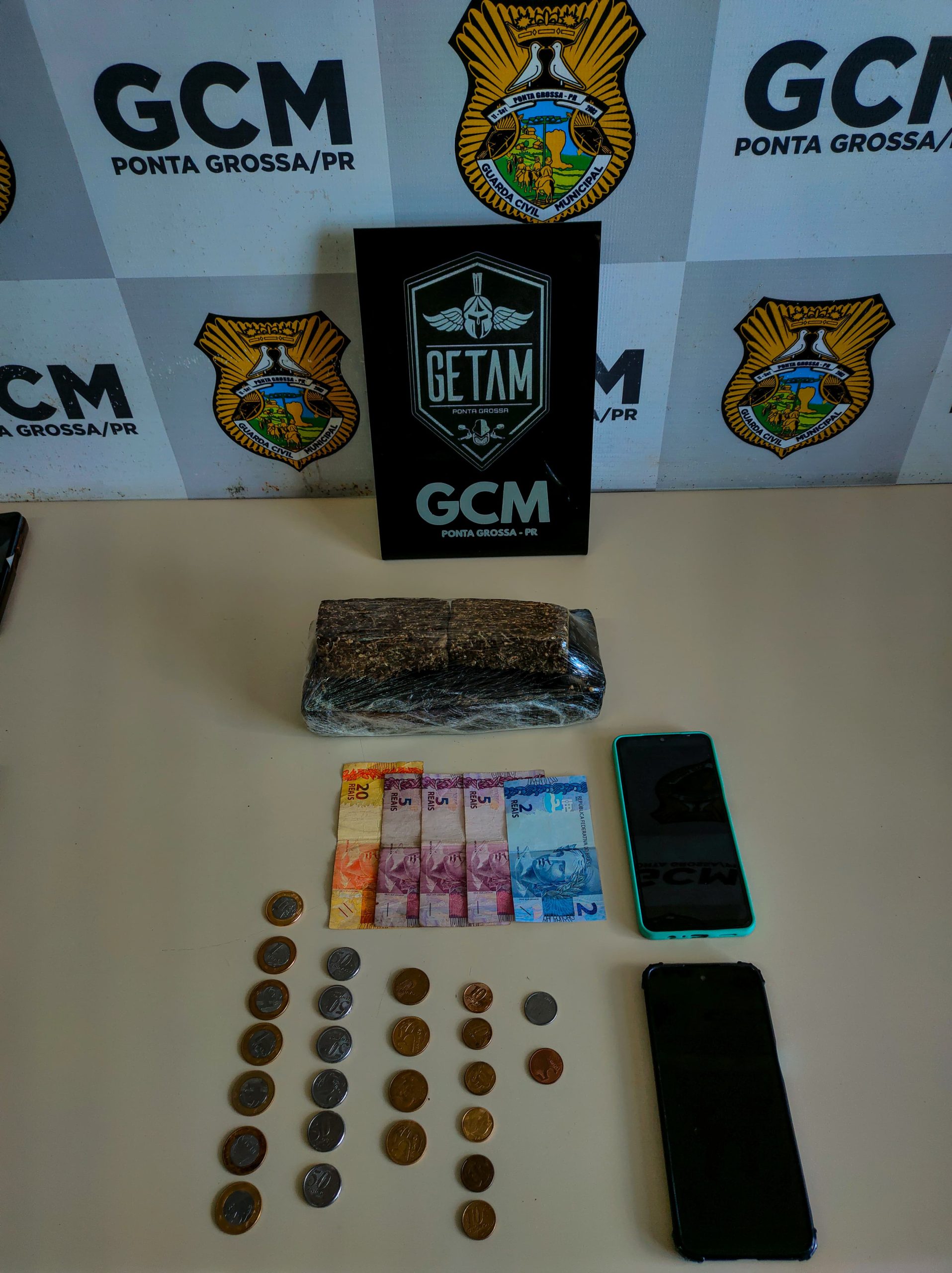 Casal é preso por tráfico de drogas em Ponta Grossa