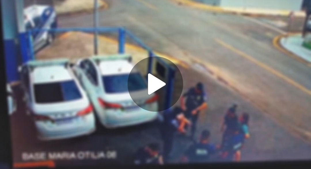 Câmera de segurança registra agentes da GCM salvando criança de afogamento; veja