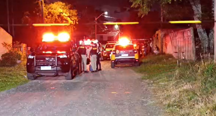 Rapaz é morto a tiros após invasão domiciliar no Jardim Cachoeira