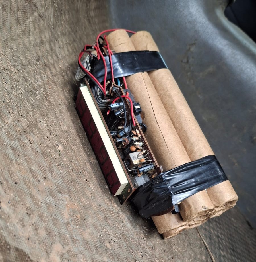 Imagem revela artefato encontrado em caminhão de coleta em ocorrência que mobiliza forças de segurança no Uvaranas