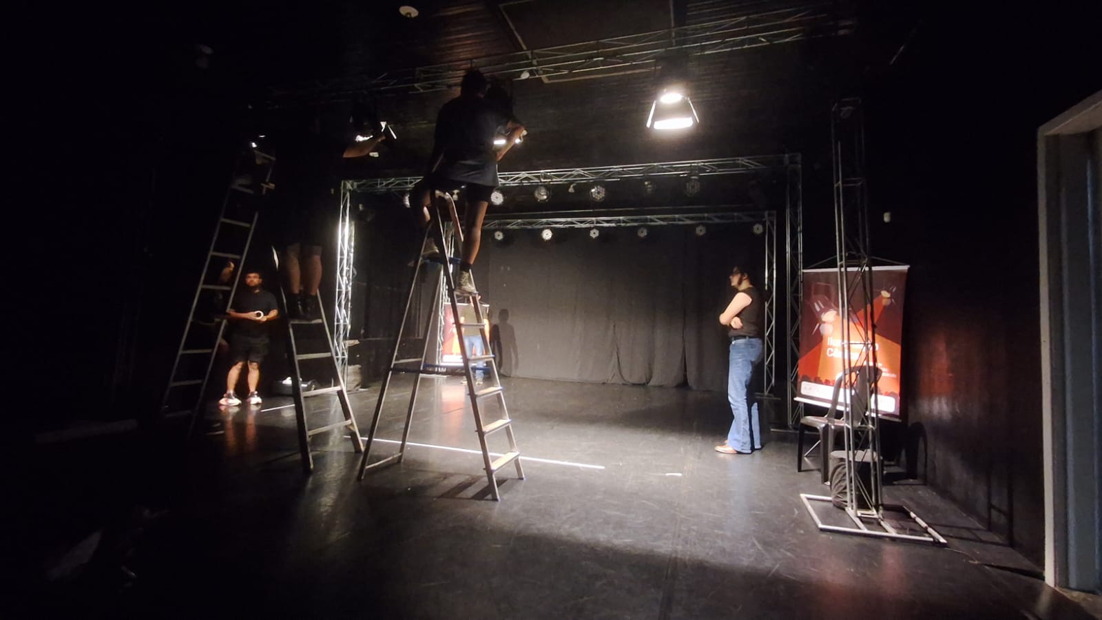 Ponta Grossa recebe curso gratuito de eletricidade para iluminação cênica