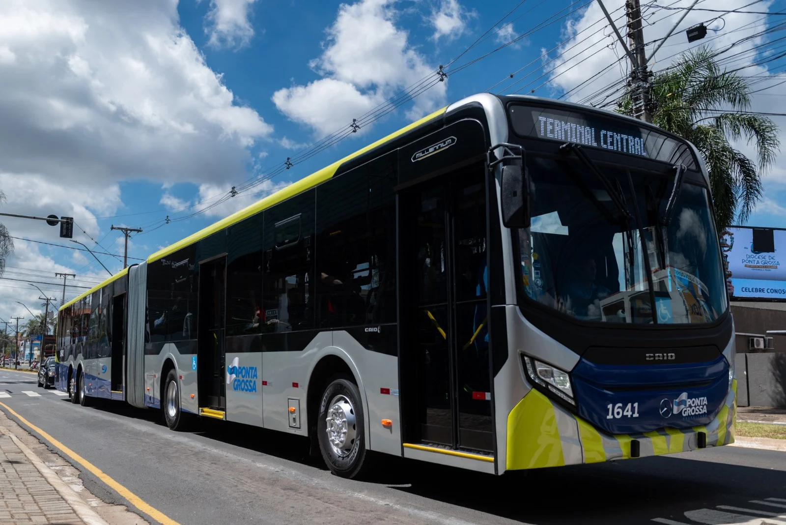 Novos ônibus articulados e superarticulados começam a circular em março em Ponta Grossa