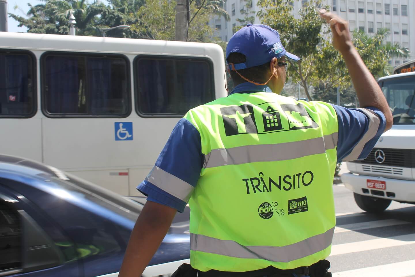 Acidente entre três veículos em cruzamento mobiliza trânsito no Centro de Ponta Grossa