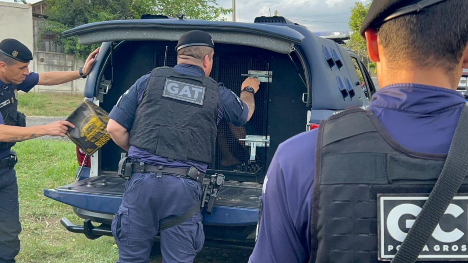 Foragido com mandado por tráfico foge após perseguição e troca de tiros em Ponta Grossa