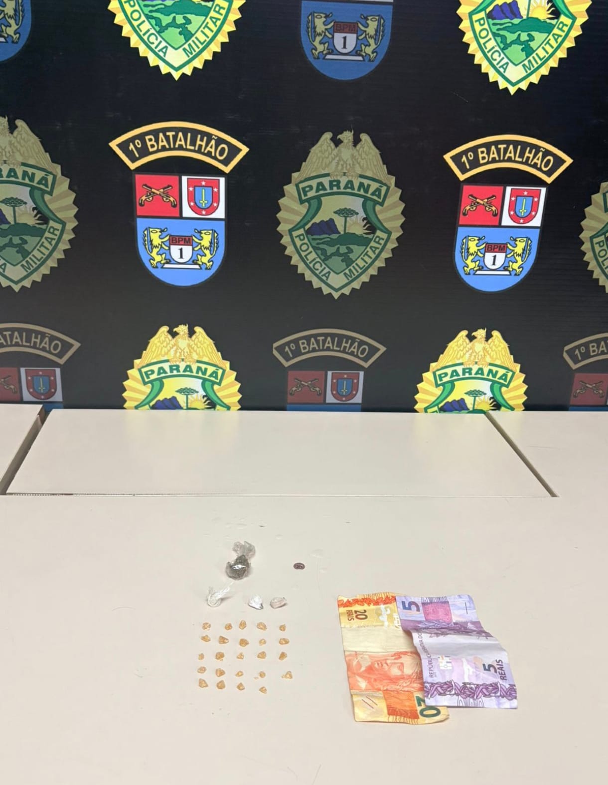 Suspeito é detido com 27 porções de crack em abordagem