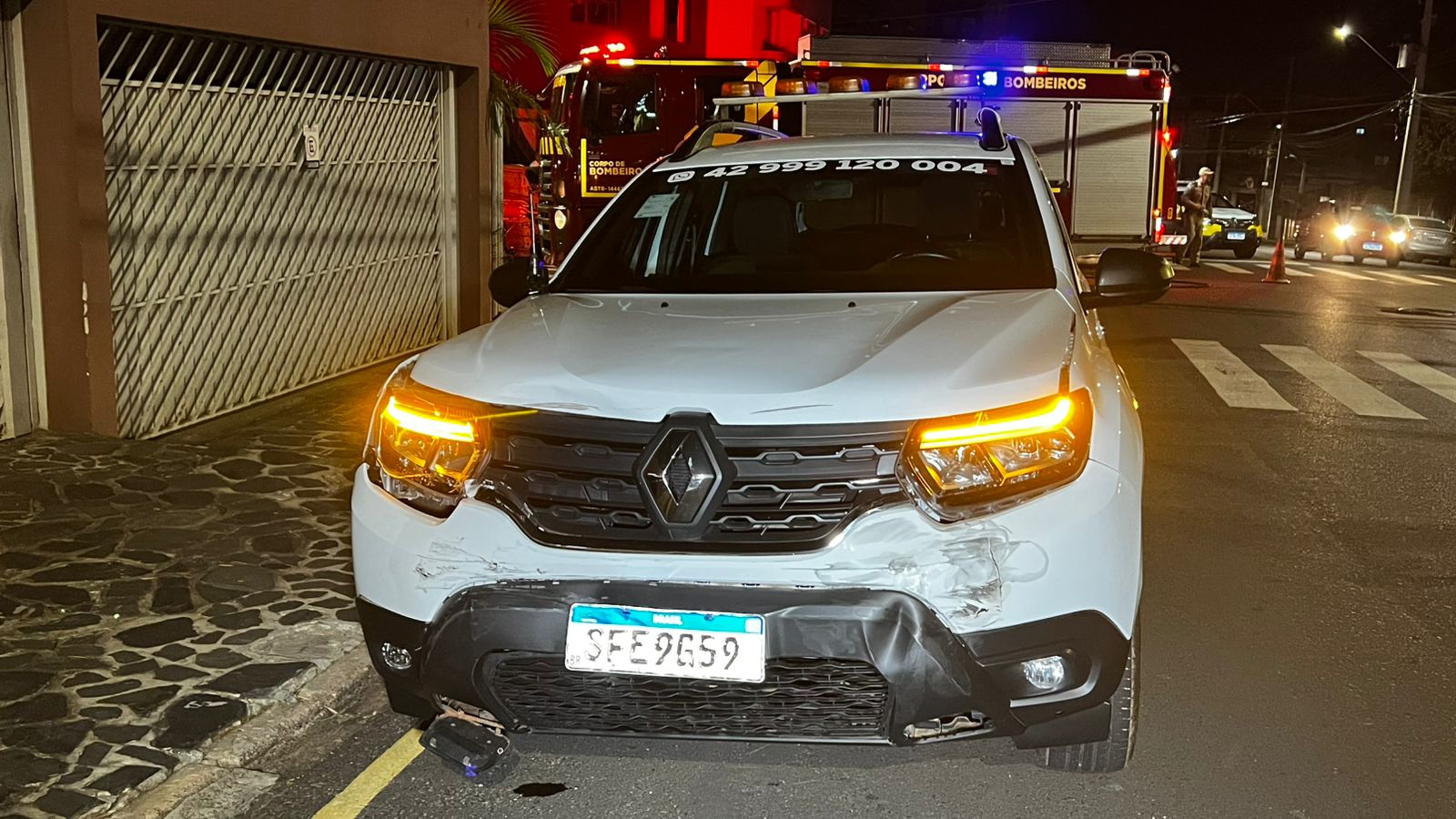 Acidente entre carro e veículo da UEPG deixa duas adolescentes feridas