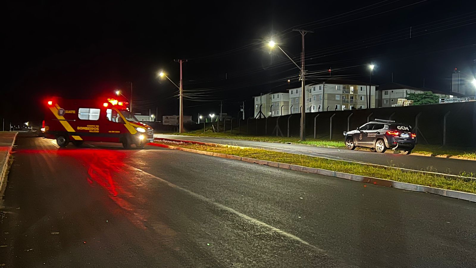 Vídeo | Motociclista é socorrido após acidente próximo à UEPG em Ponta Grossa
