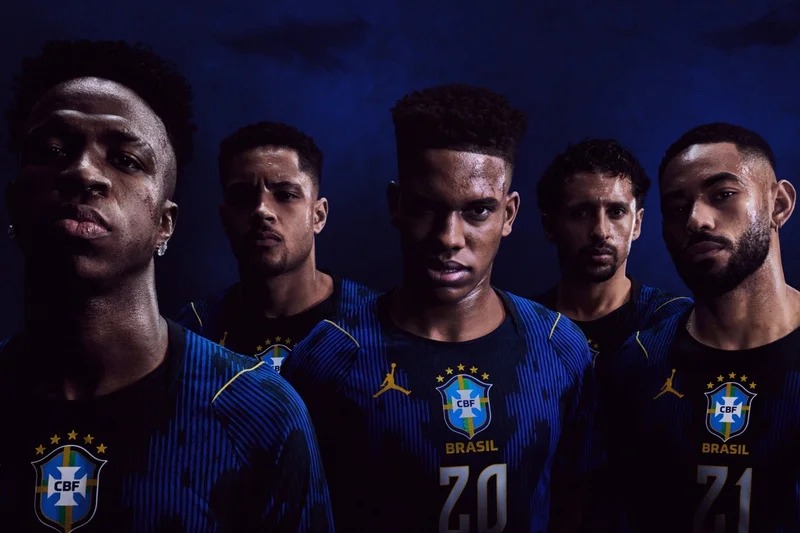 Seleção brasileira lança nova camisa azul para a Copa do Mundo de 2026