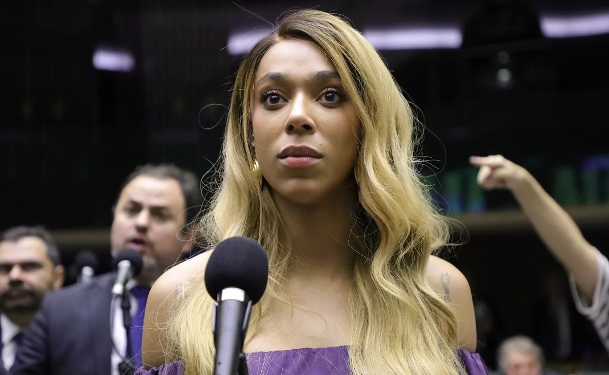 MP denuncia homem que ameaçou Erika Hilton nas redes sociais