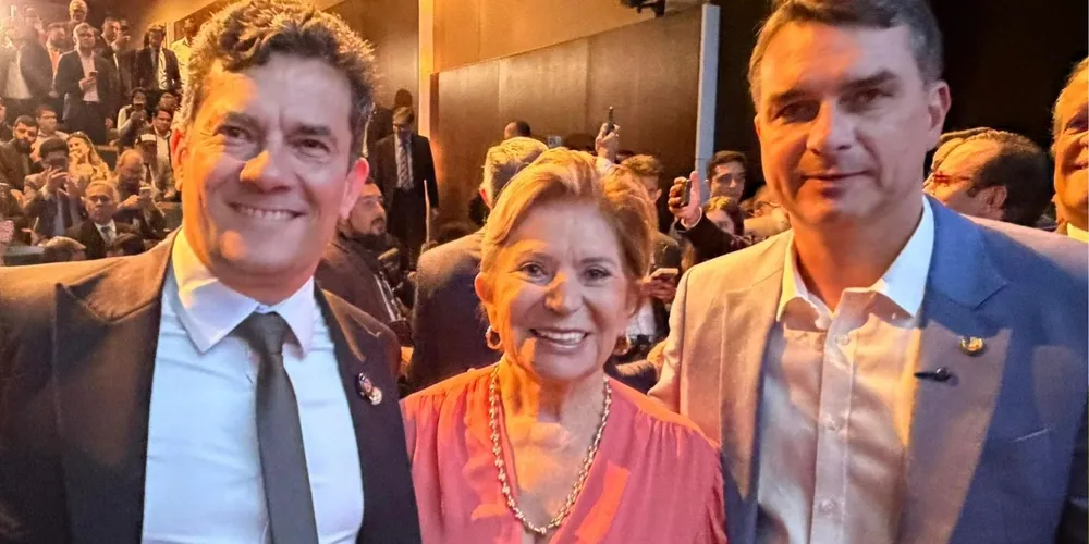 Elizabeth Schmidt se posiciona e reforça novo bloco político com Moro e Flávio Bolsonaro