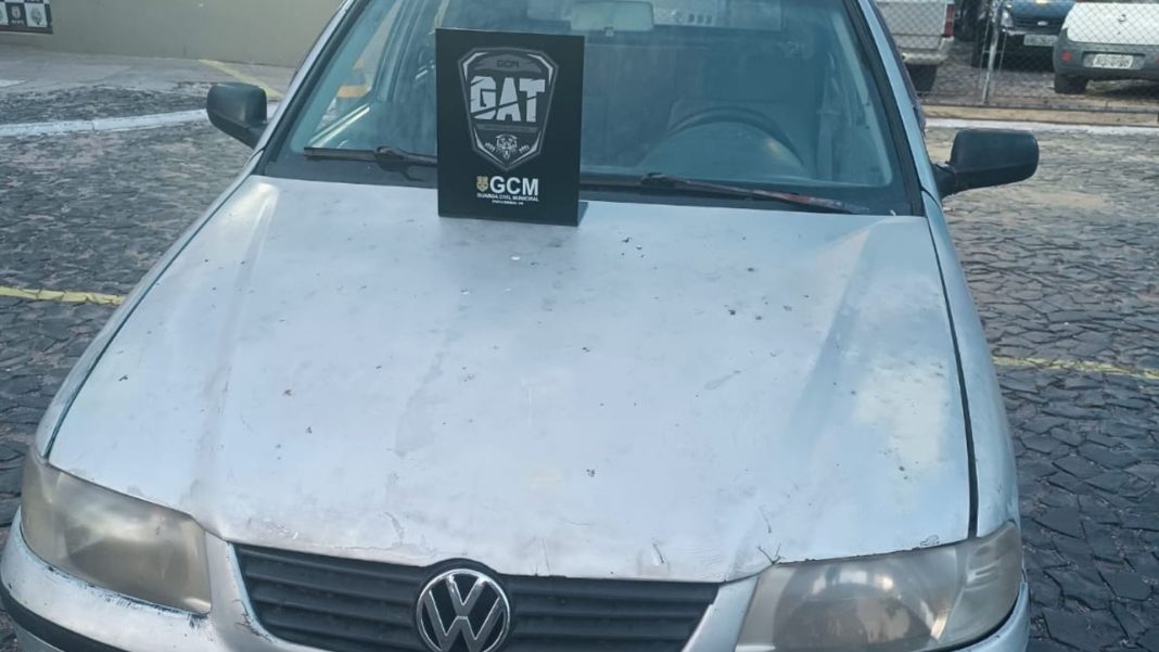Motorista é preso após usar placas compradas em ferro-velho em Ponta Grossa