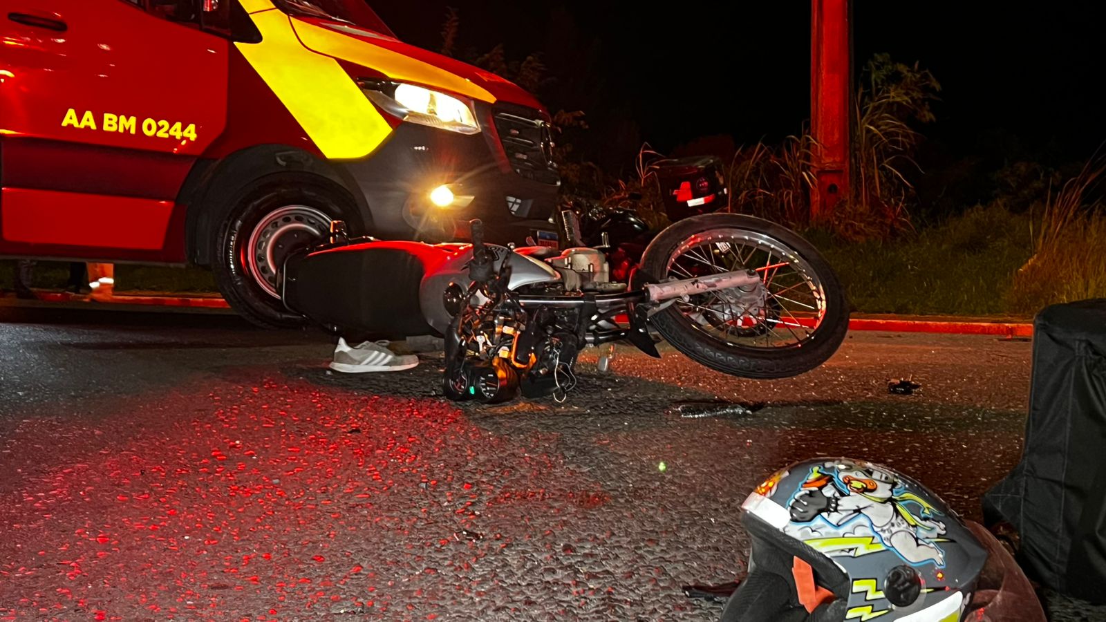 Vídeo | Acidente deixa motociclista gravemente ferido na Avenida Almirante Tamandaré