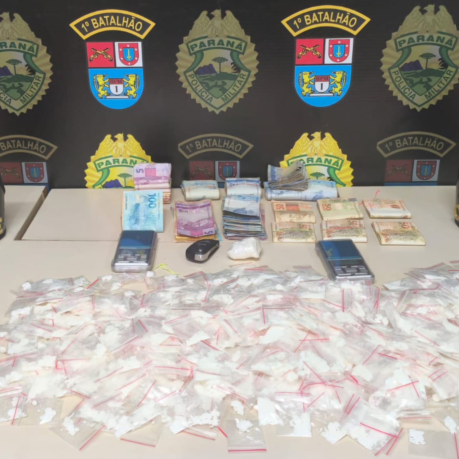 POLÍCIA MILITAR REALIZA APREENSÃO DE DROGAS E DETÉM SUSPEITO EM PONTA GROSSA