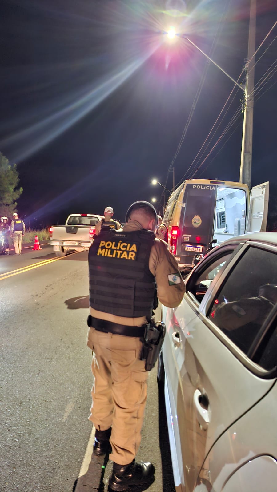 CONDUTOR SEM HABILITAÇÃO FURA BLOQUEIO POLICIAL E É PRESO DURANTE OPERAÇÃO OMNIS EM PONTA GROSSA